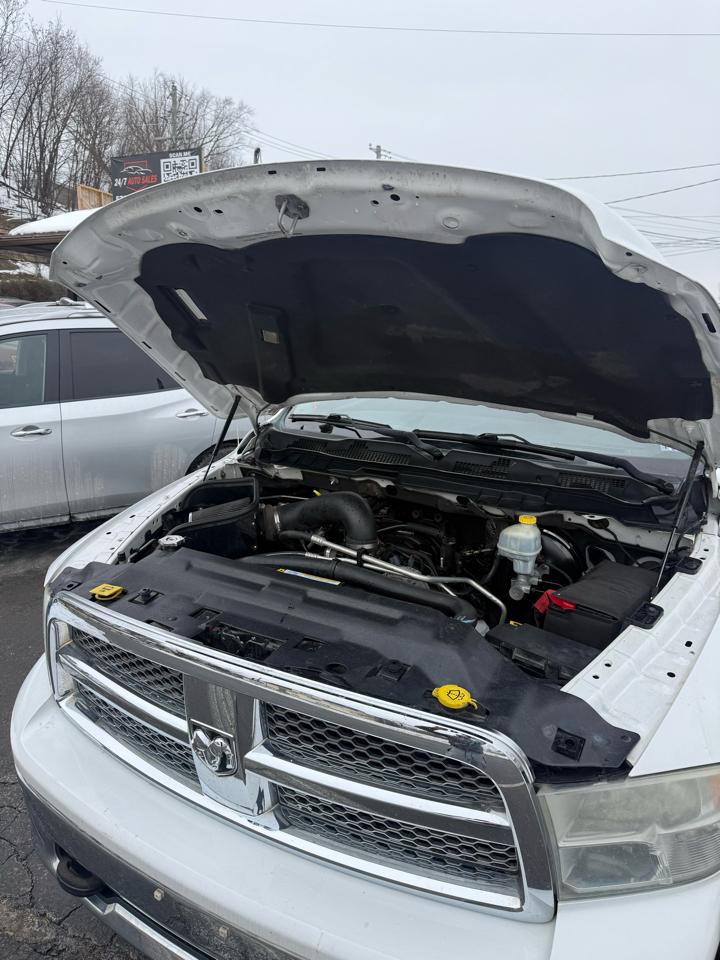 RAM 1500 4WD Crew Cab 140.5" Laramie 2012