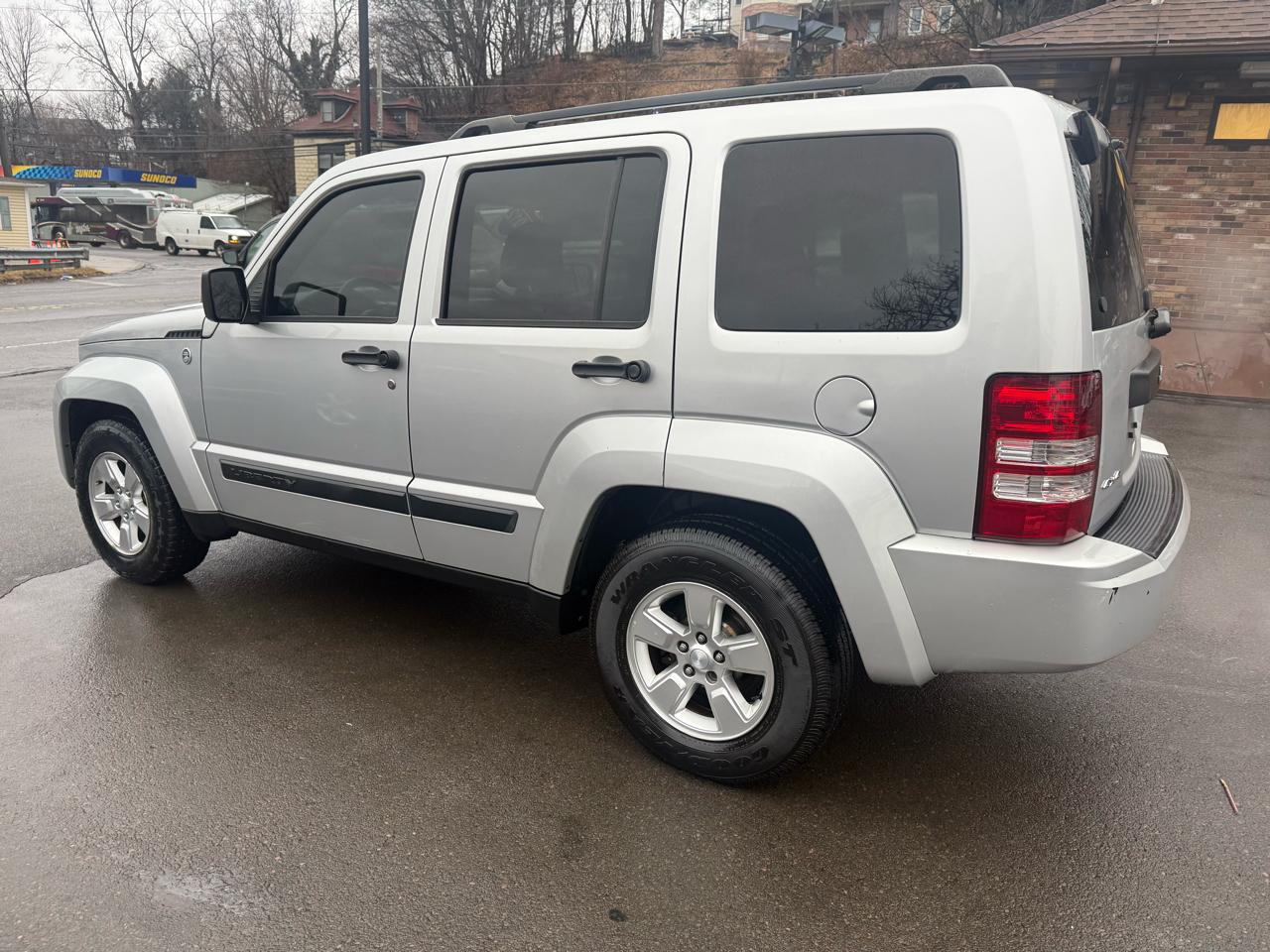 Jeep Liberty 4WD 4dr Sport 2012