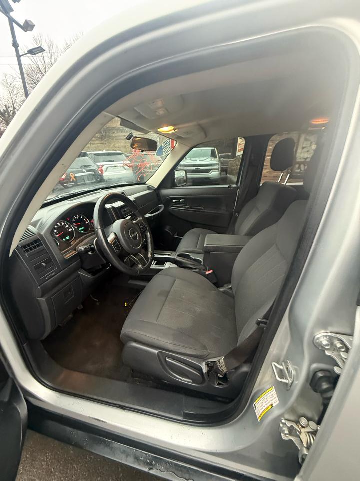 Jeep Liberty 4WD 4dr Sport 2012