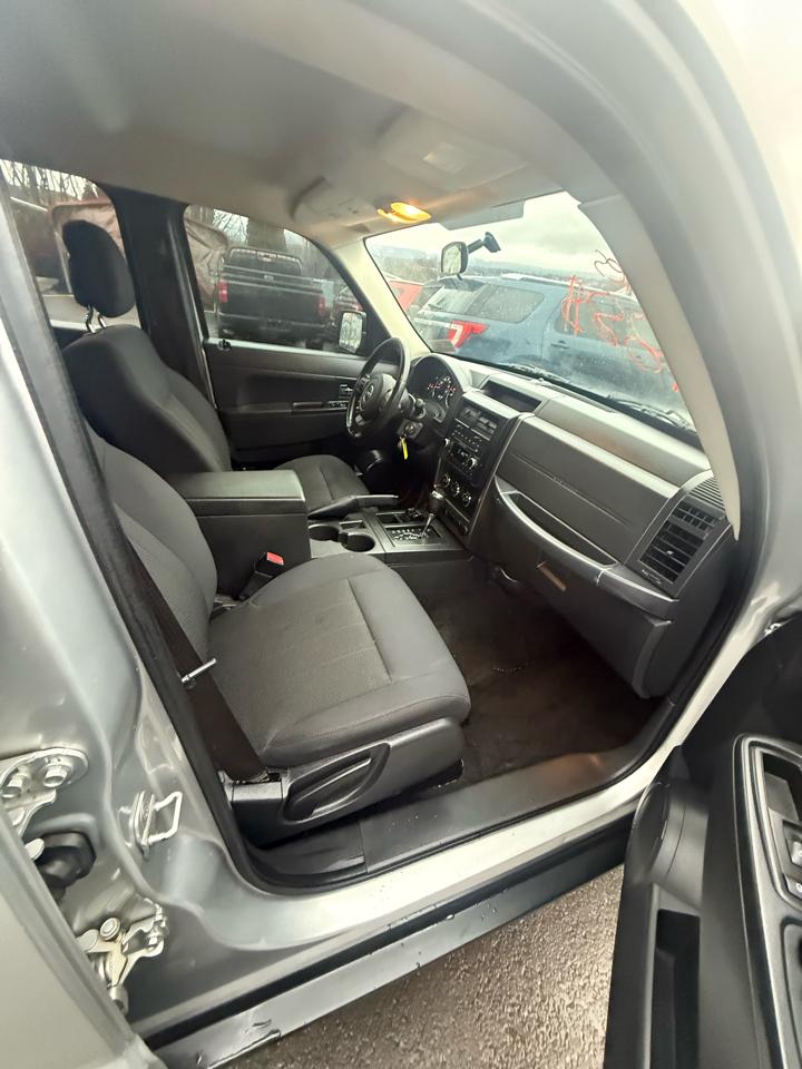 Jeep Liberty 4WD 4dr Sport 2012