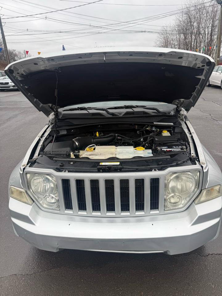 Jeep Liberty 4WD 4dr Sport 2012