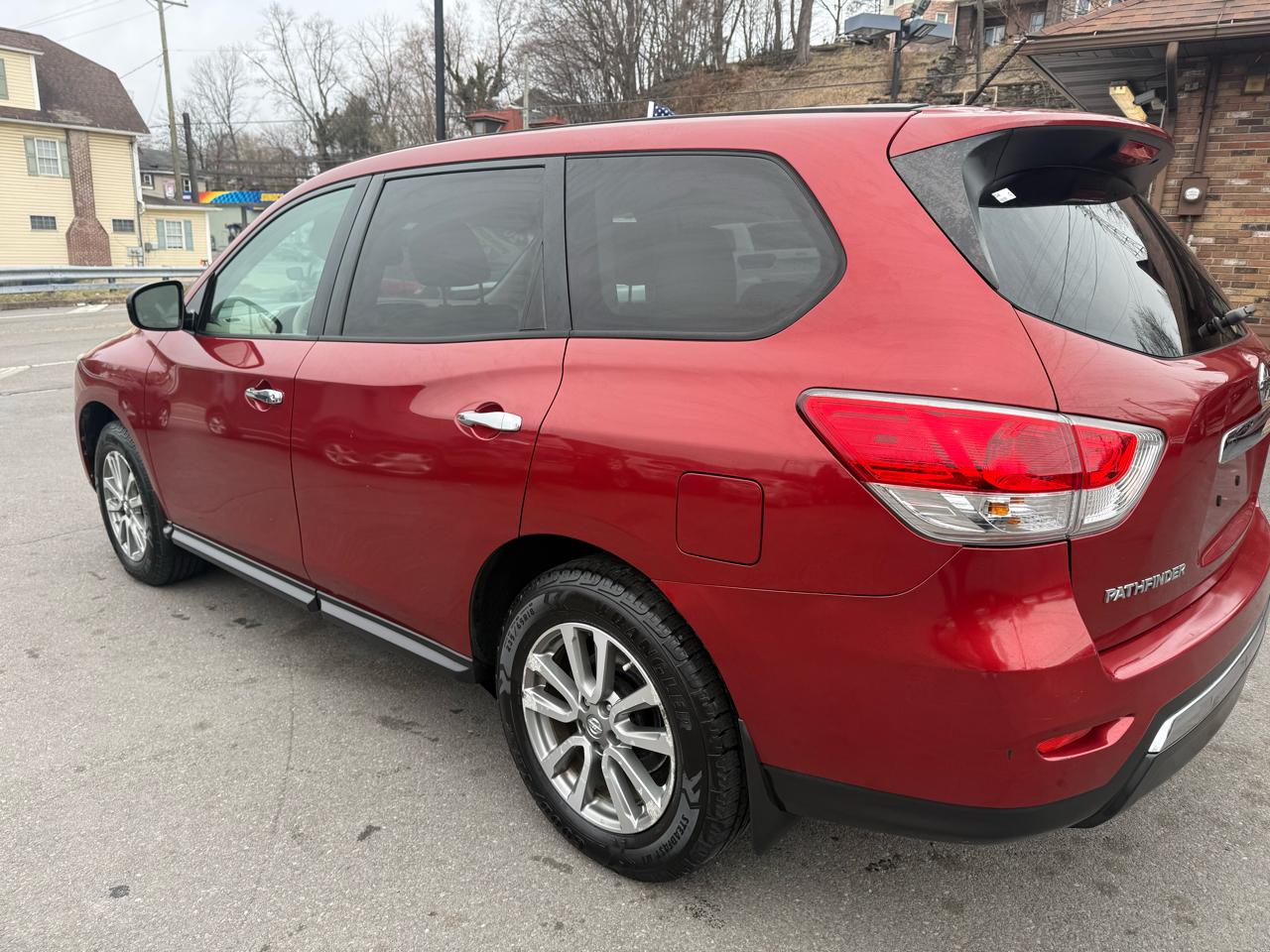 Nissan Pathfinder 4WD 4dr S 2013