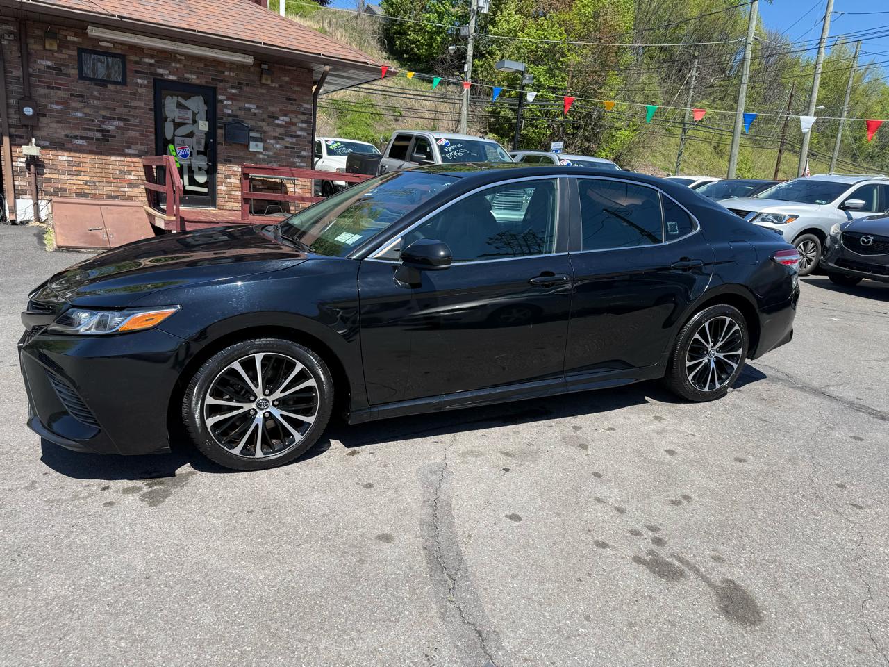 Toyota Camry SE Auto (Natl) 2020