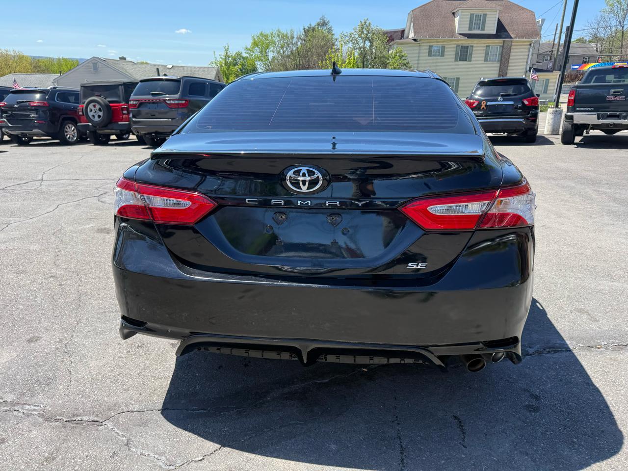 Toyota Camry SE Auto (Natl) 2020