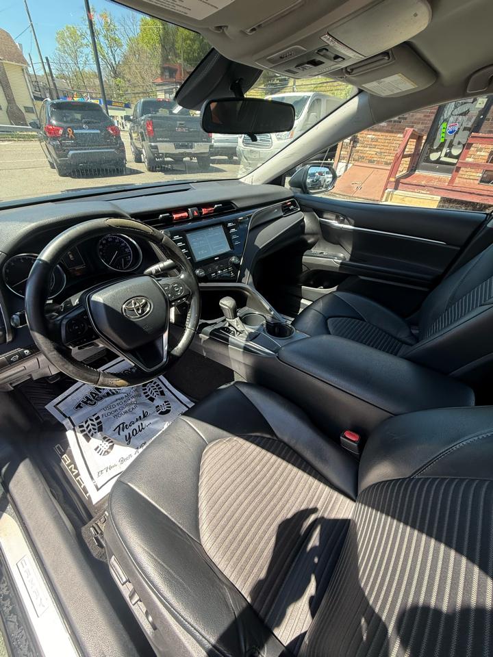 Toyota Camry SE Auto (Natl) 2020