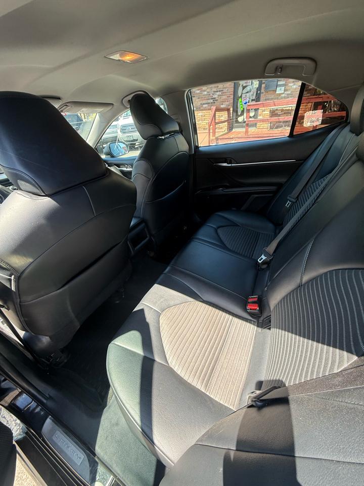 Toyota Camry SE Auto (Natl) 2020