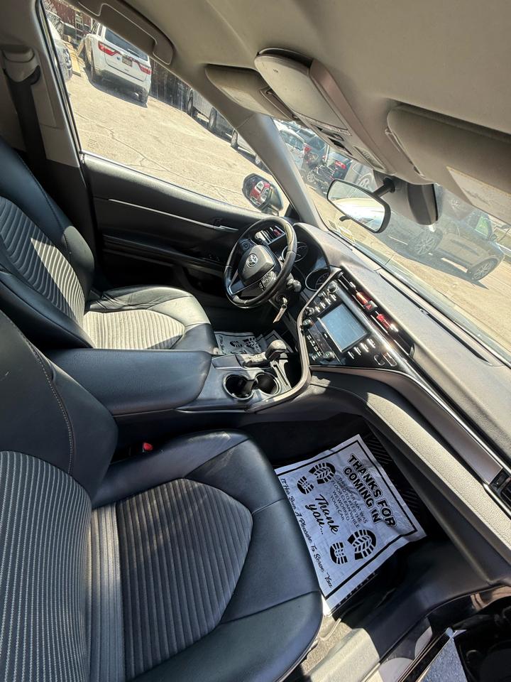 Toyota Camry SE Auto (Natl) 2020