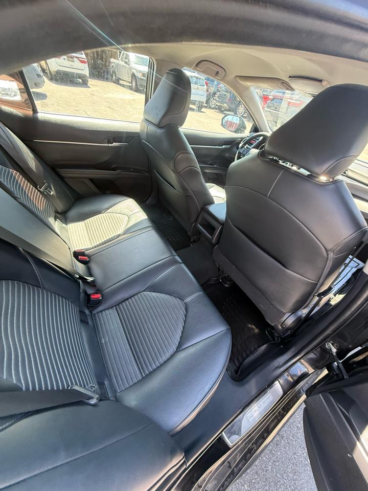 Toyota Camry SE Auto (Natl) 2020