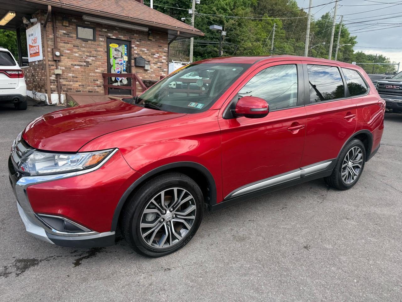 Mitsubishi Outlander SEL FWD 2017