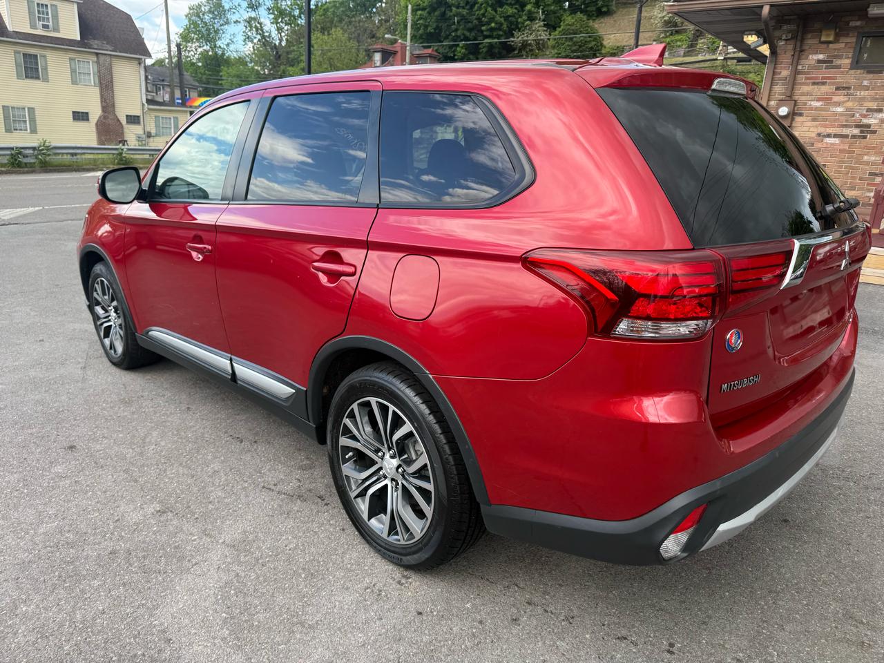 Mitsubishi Outlander SEL FWD 2017