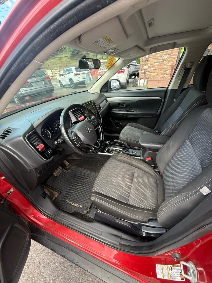 Mitsubishi Outlander SEL FWD 2017