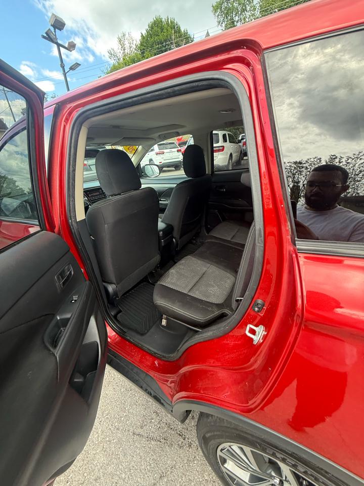 Mitsubishi Outlander SEL FWD 2017