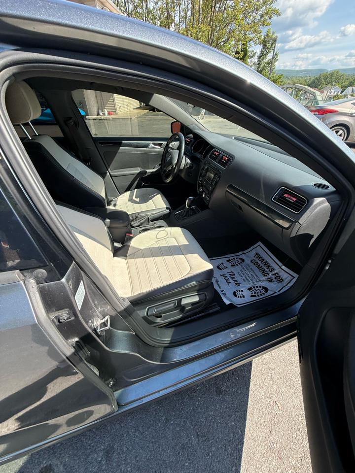 Volkswagen Jetta Sedan 4dr Auto 1.8T SE PZEV 2015