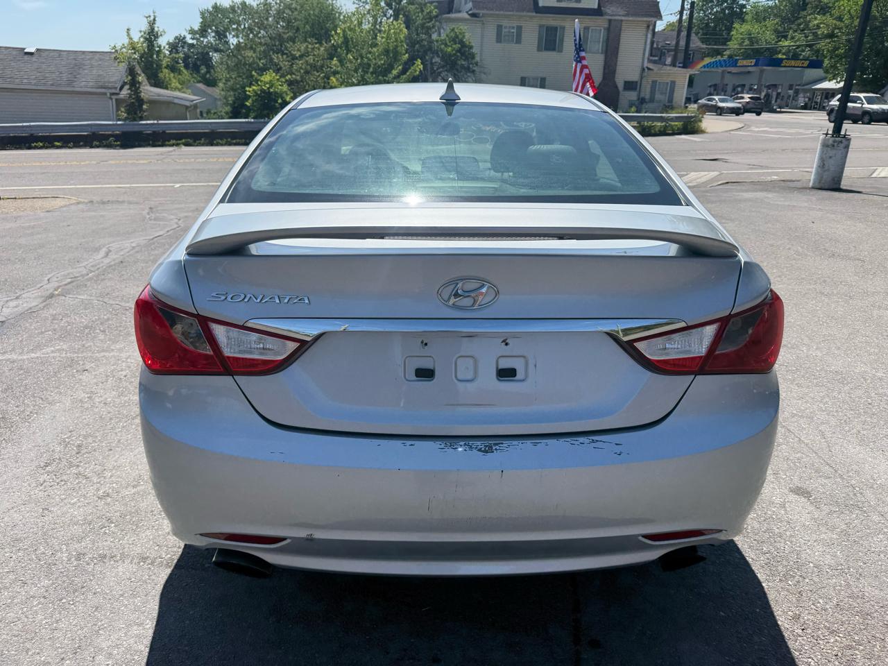 Hyundai Sonata 4dr Sdn 2.4L Auto SE 2011
