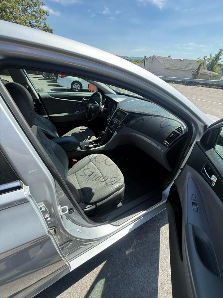 Hyundai Sonata 4dr Sdn 2.4L Auto SE 2011
