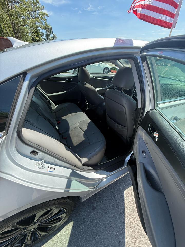 Hyundai Sonata 4dr Sdn 2.4L Auto SE 2011
