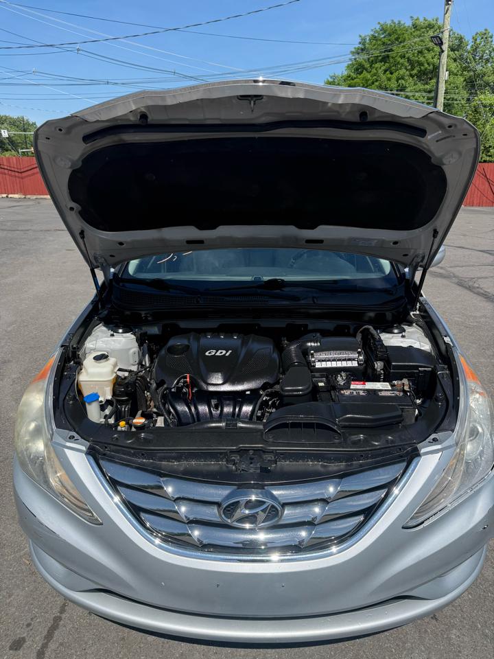 Hyundai Sonata 4dr Sdn 2.4L Auto SE 2011