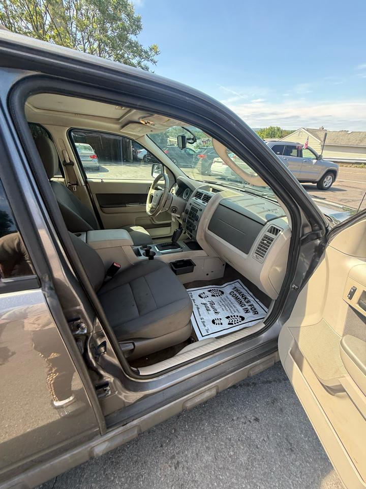 Ford Escape FWD 4dr I4 Auto XLT 2009