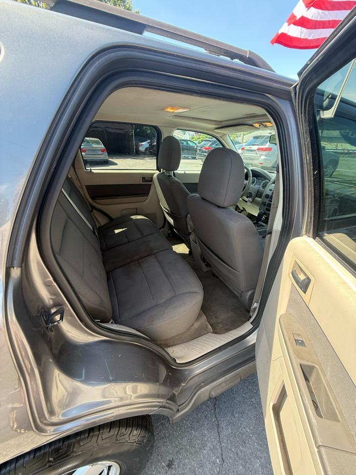 Ford Escape FWD 4dr I4 Auto XLT 2009
