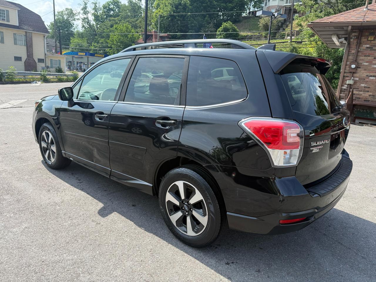 Subaru Forester 2.5i Limited CVT 2017