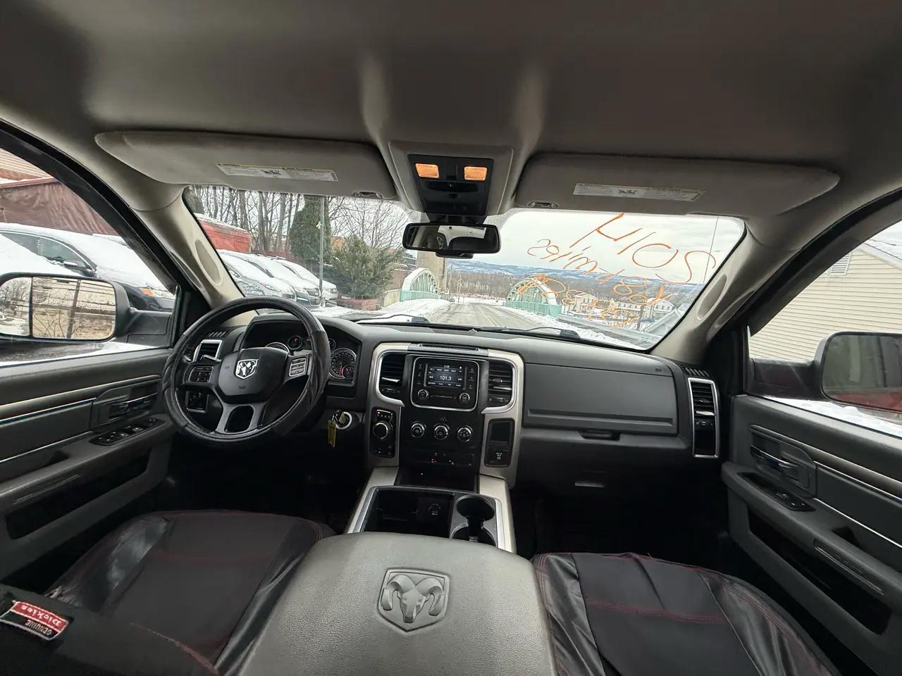 RAM 1500 4WD Crew Cab 140.5" Outdoorsman 2014