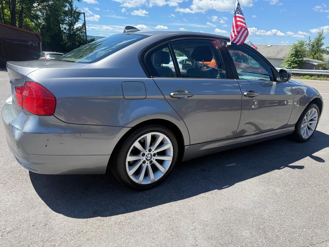 BMW 3 Series 4dr Sdn 328i xDrive AWD 2011