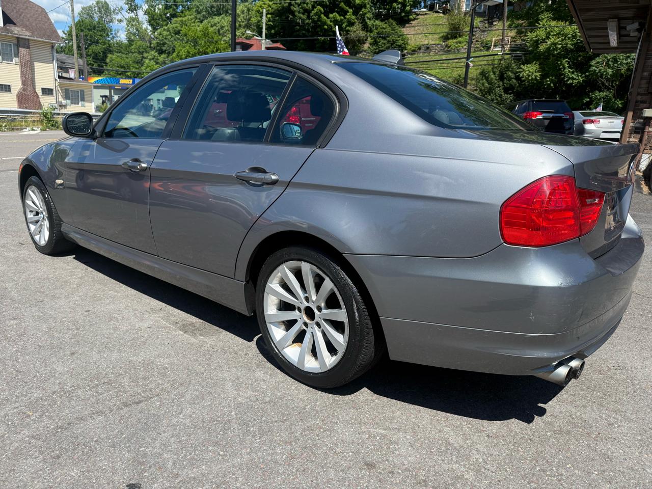 BMW 3 Series 4dr Sdn 328i xDrive AWD 2011