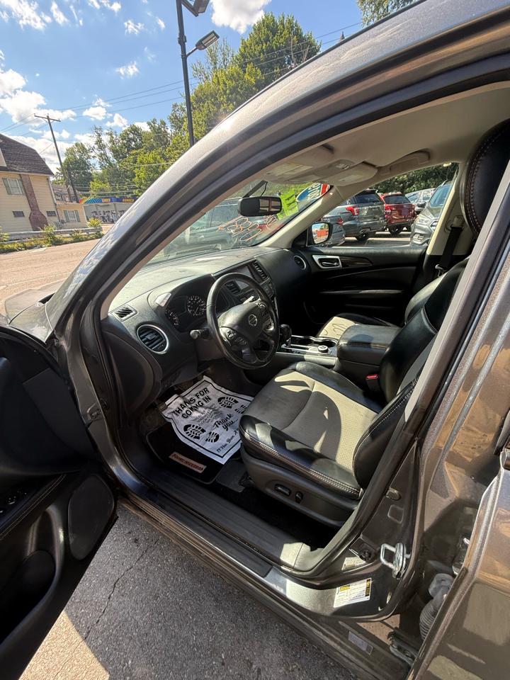 Nissan Pathfinder 4x4 SV 2019