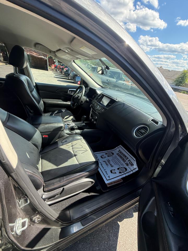 Nissan Pathfinder 4x4 SV 2019