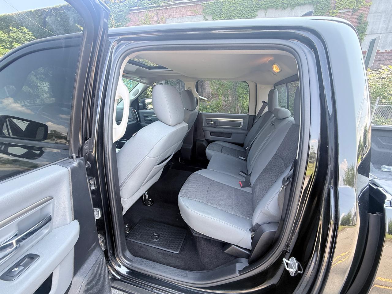 RAM 1500 4WD Crew Cab 140.5" Big Horn 2014