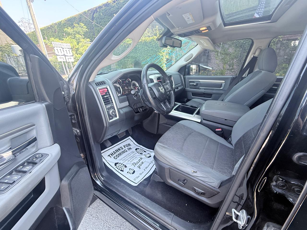 RAM 1500 4WD Crew Cab 140.5" Big Horn 2014