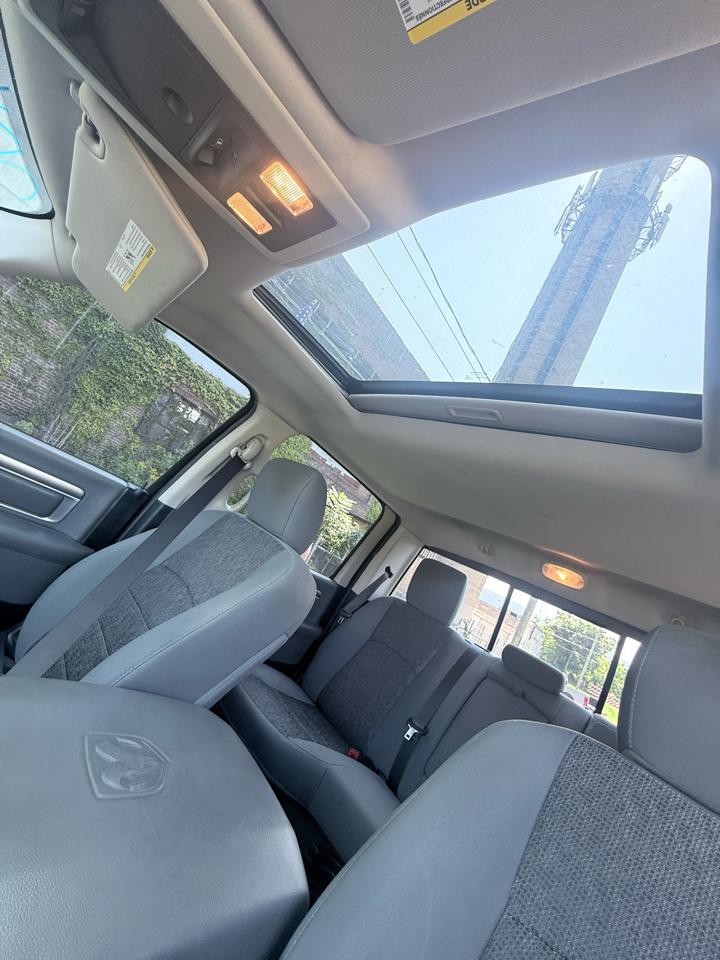 RAM 1500 4WD Crew Cab 140.5" Big Horn 2014