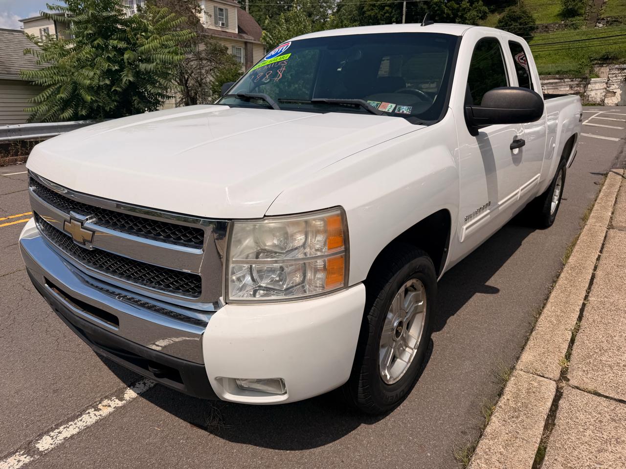 Chevrolet Silverado 1500 4WD Ext Cab 143.5" LT 2011