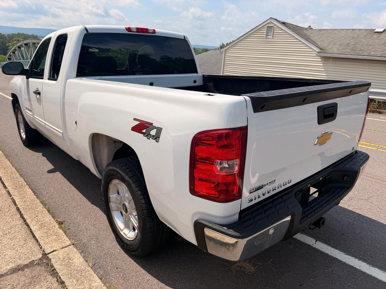 Chevrolet Silverado 1500 4WD Ext Cab 143.5" LT 2011