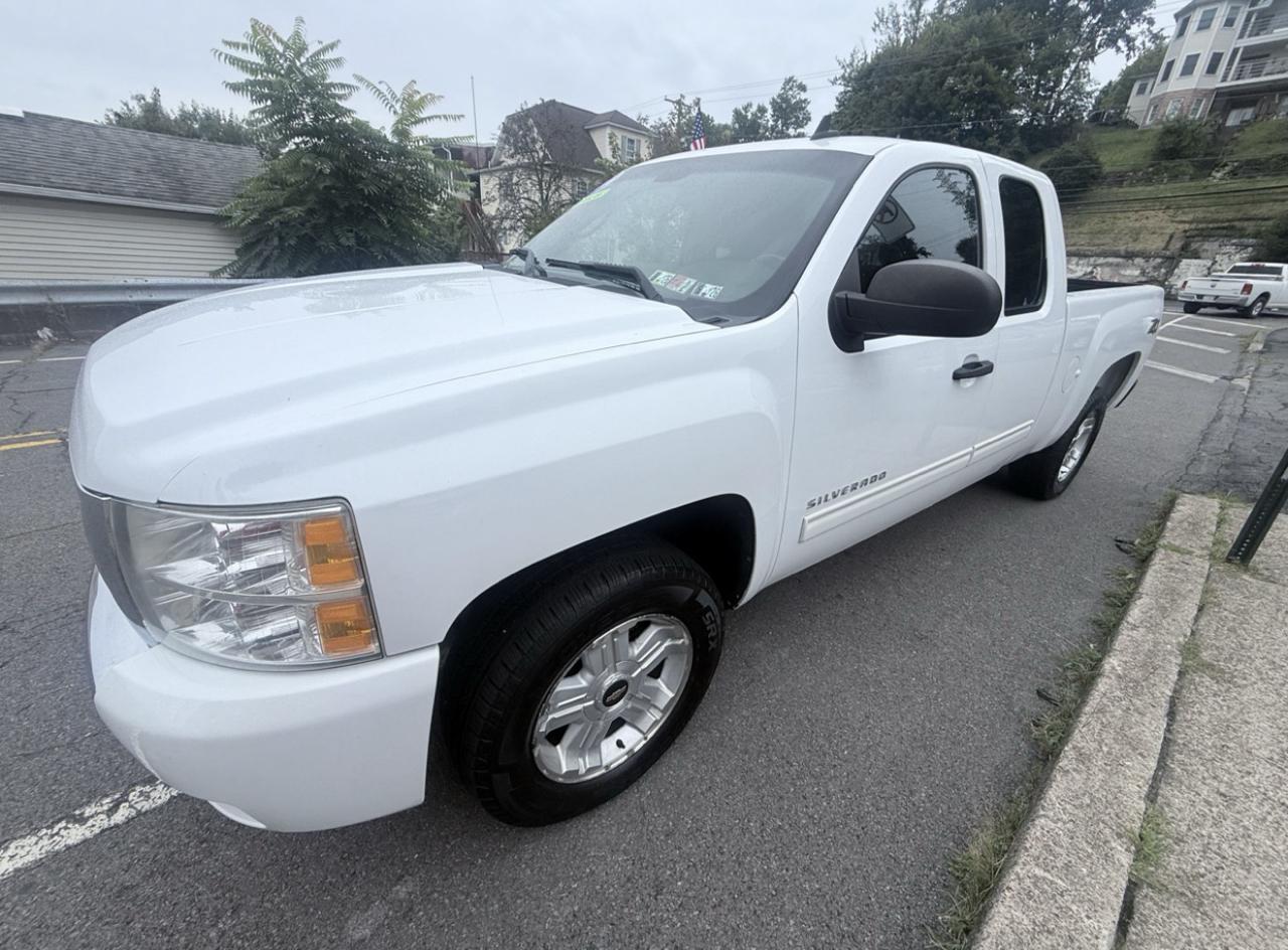 Chevrolet Silverado 1500 4WD Ext Cab 143.5" LT 2011