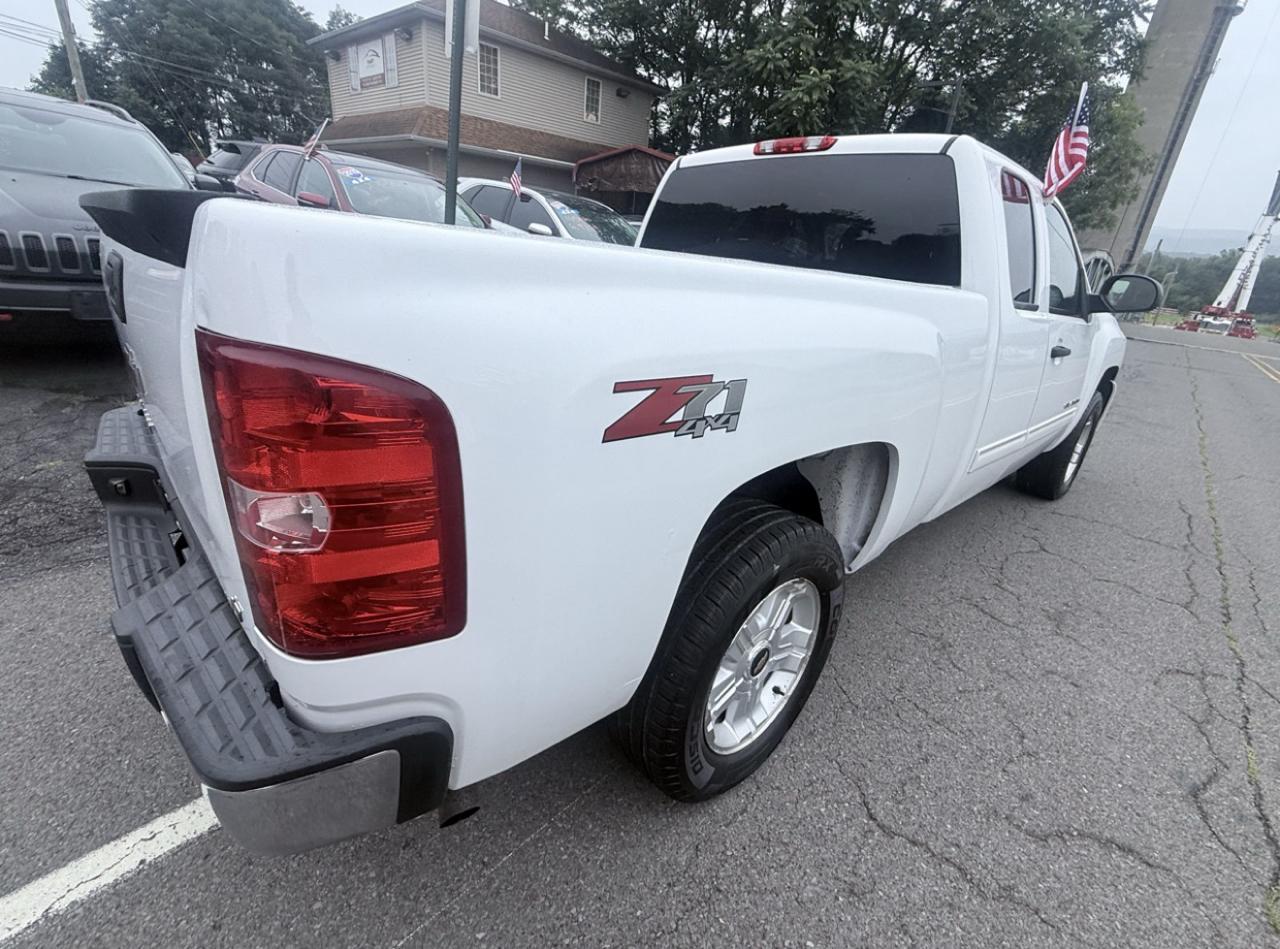 Chevrolet Silverado 1500 4WD Ext Cab 143.5" LT 2011