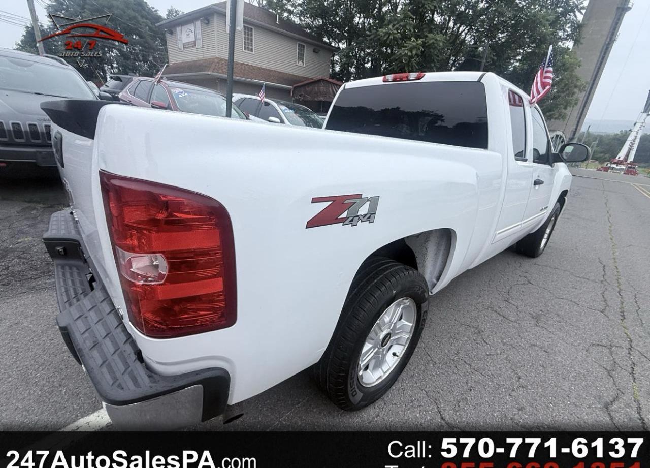 Chevrolet Silverado 1500 4WD Ext Cab 143.5" LT 2011