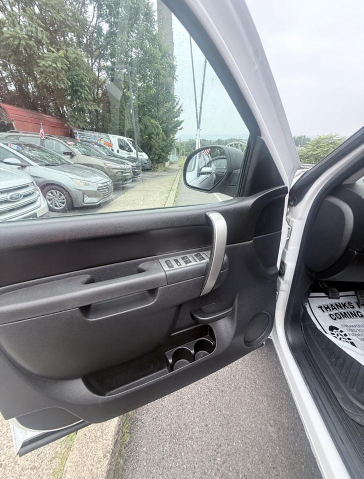 Chevrolet Silverado 1500 4WD Ext Cab 143.5" LT 2011