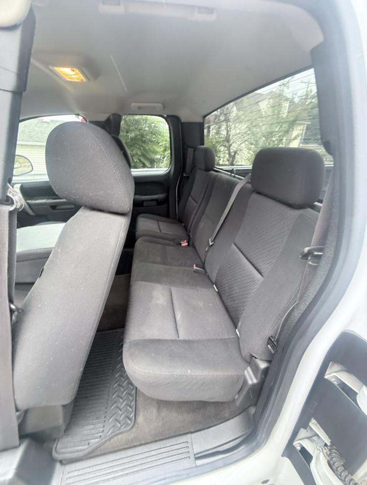 Chevrolet Silverado 1500 4WD Ext Cab 143.5" LT 2011