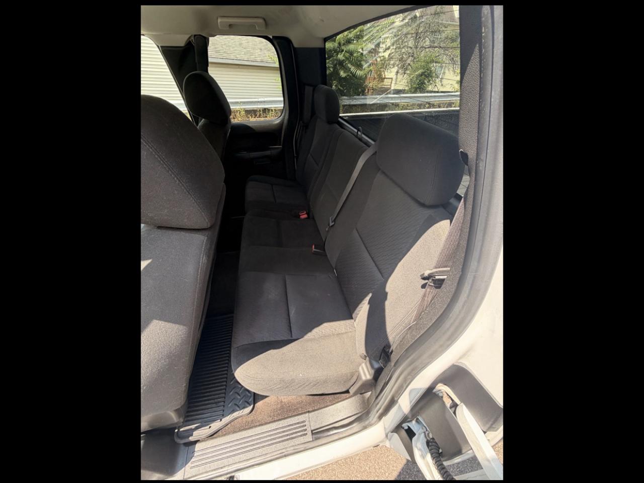 Chevrolet Silverado 1500 4WD Ext Cab 143.5" LT 2011