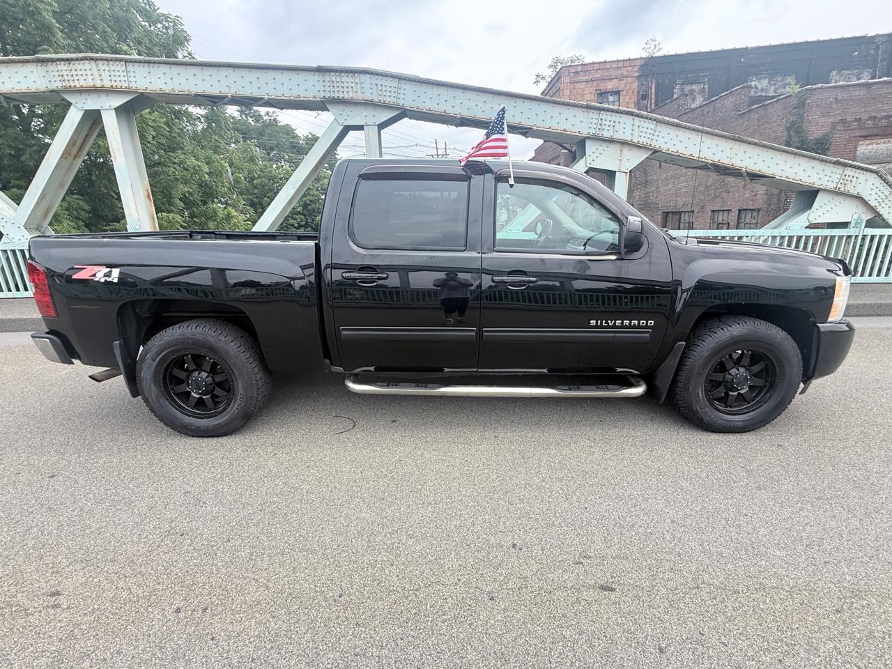 Chevrolet Silverado 1500 4WD Crew Cab 143.5" LTZ 2011