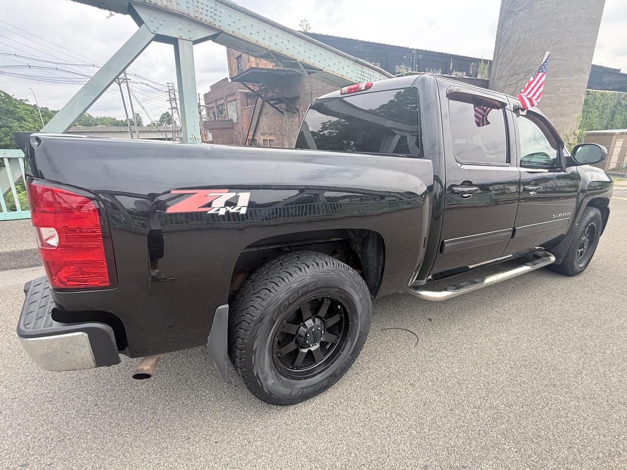 Chevrolet Silverado 1500 4WD Crew Cab 143.5" LTZ 2011