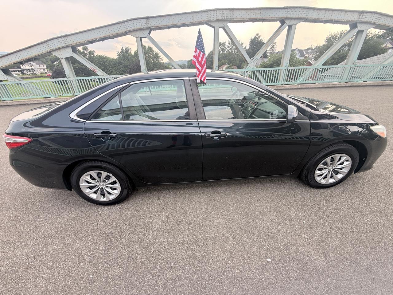 Toyota Camry 4dr Sdn I4 Auto SE w/Special Edition Pkg (Natl) 2016
