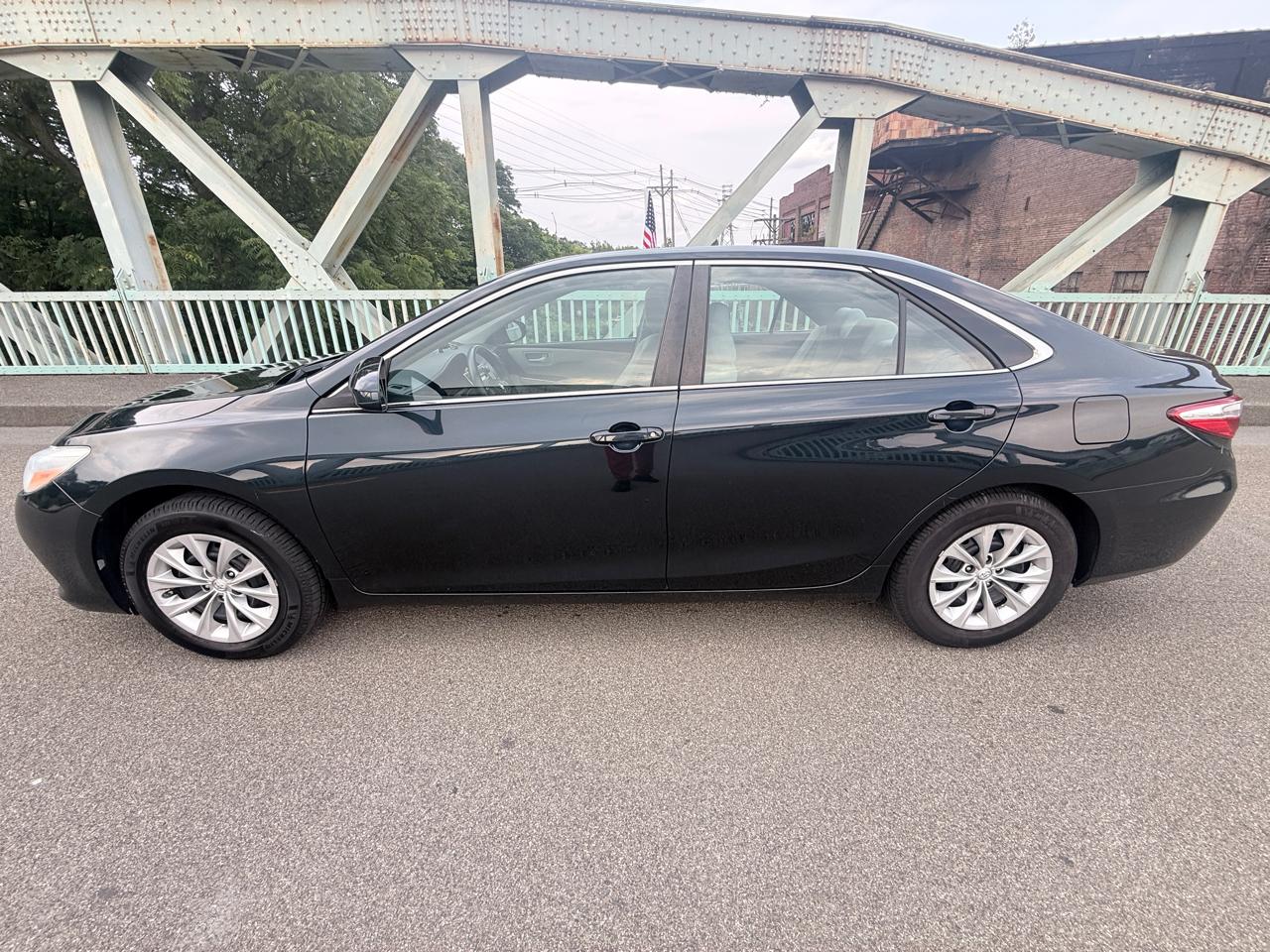 Toyota Camry 4dr Sdn I4 Auto SE w/Special Edition Pkg (Natl) 2016