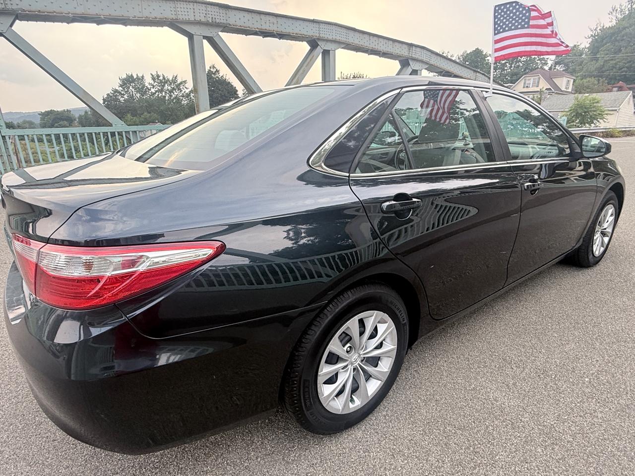 Toyota Camry 4dr Sdn I4 Auto SE w/Special Edition Pkg (Natl) 2016