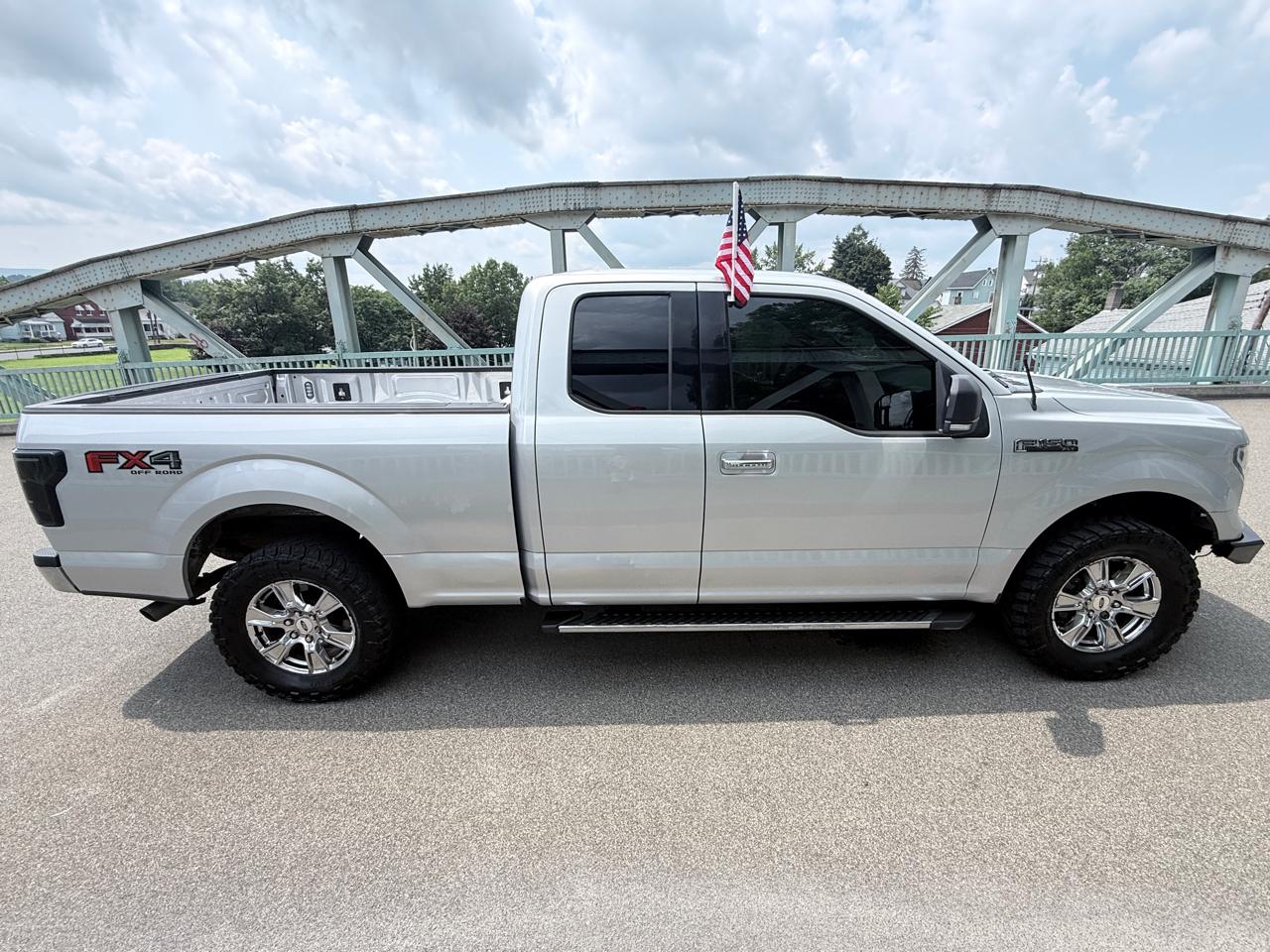 Ford F-150 4WD SuperCab 163" Lariat w/HD Payload Pkg 2015