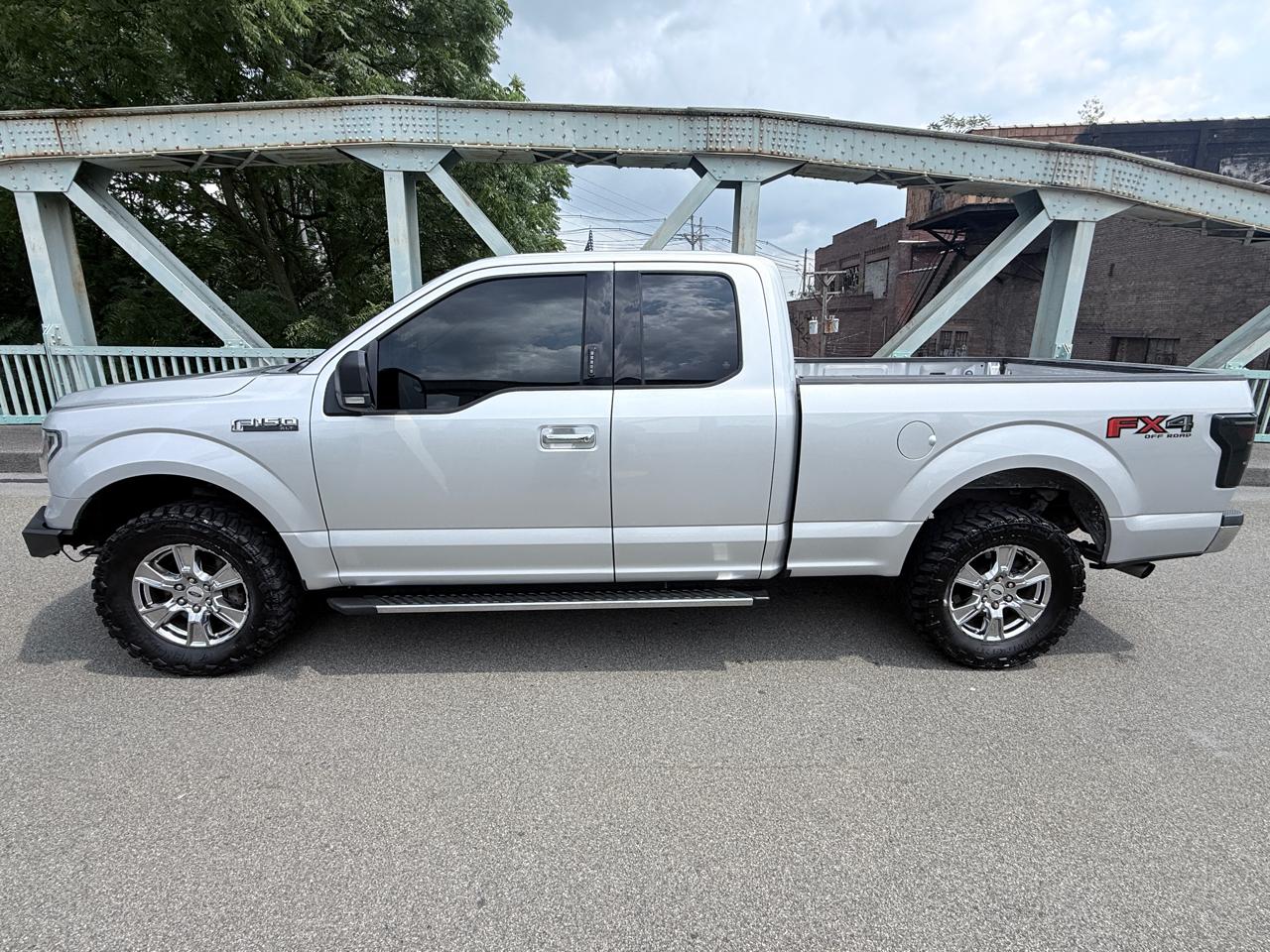 Ford F-150 4WD SuperCab 163" Lariat w/HD Payload Pkg 2015