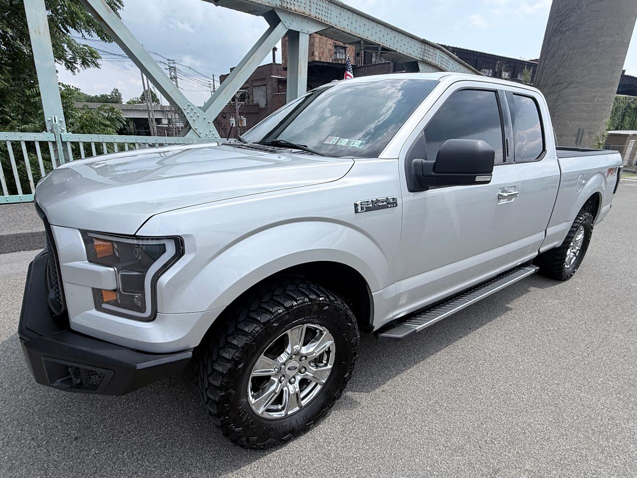 Ford F-150 4WD SuperCab 163" Lariat w/HD Payload Pkg 2015