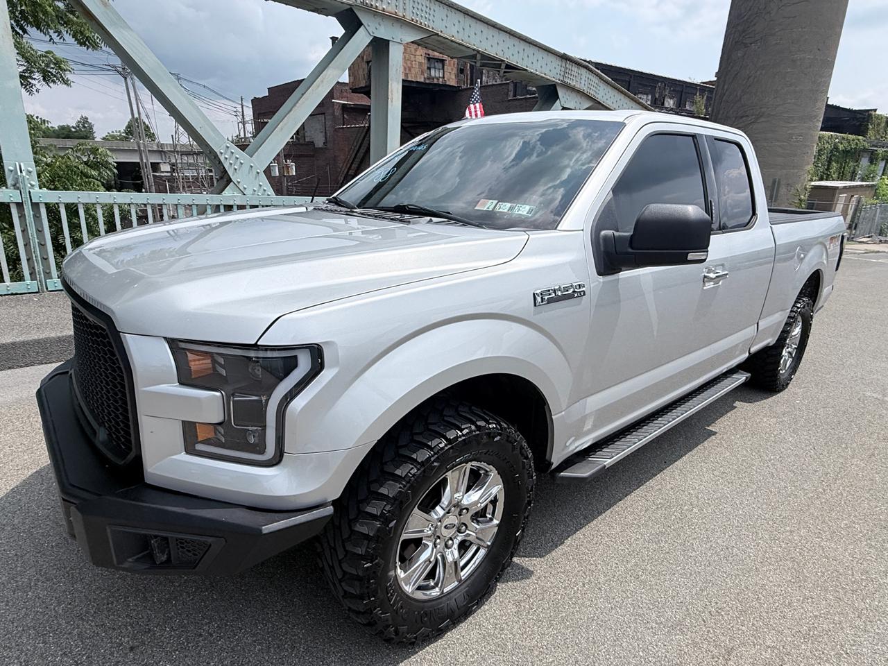 Ford F-150 4WD SuperCab 163" Lariat w/HD Payload Pkg 2015