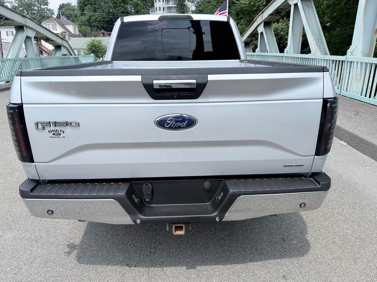 Ford F-150 4WD SuperCab 163" Lariat w/HD Payload Pkg 2015